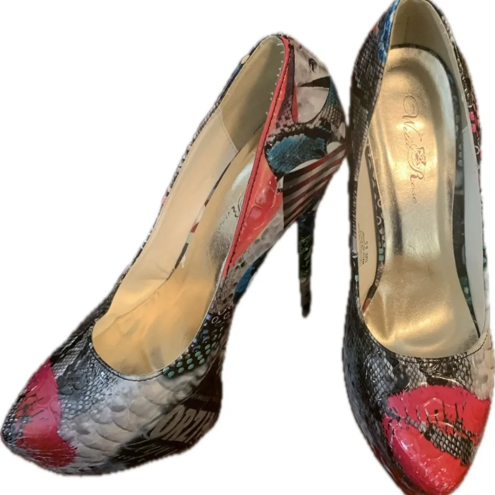 NWOB Wild Rose Elle Closed Toe Platform Stiletto Heels Size 8.5.